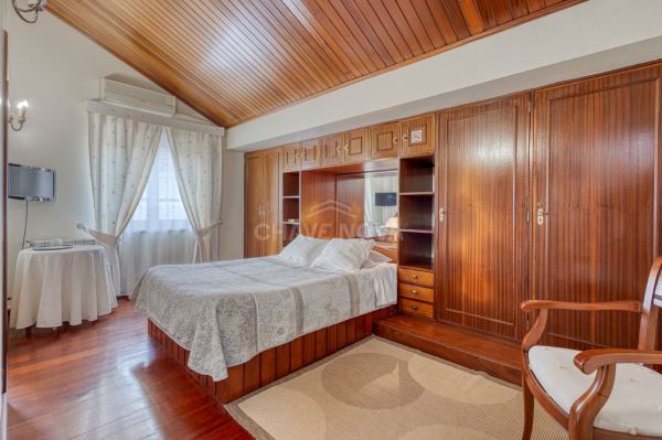 Moradia isolada V4, com 1538m2 de terreno, jardim, piscina, aréa de lazer e anexo habitacional - Espinho