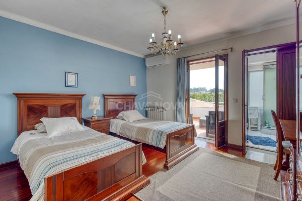Moradia isolada V4, com 1538m2 de terreno, jardim, piscina, aréa de lazer e anexo habitacional - Espinho
