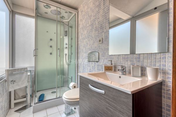 Moradia isolada V4, com 1538m2 de terreno, jardim, piscina, aréa de lazer e anexo habitacional - Espinho