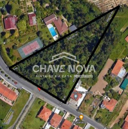 Terreno urbano para construção de condomínio fechado no centro de Sta Mª da Feira