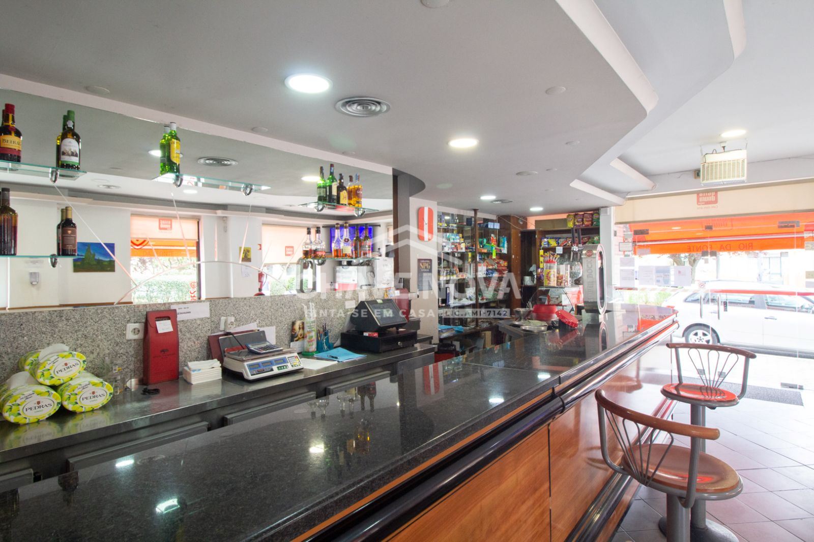 Trespasse de Café Snack Bar em funcionamento bem localizado em Vila Nova de Gaia