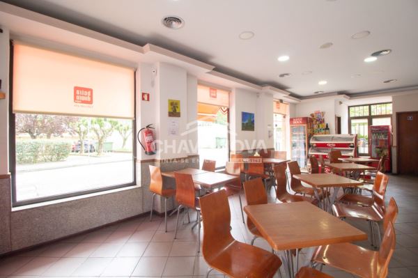 Trespasse de Café Snack Bar em funcionamento bem localizado em Vila Nova de Gaia