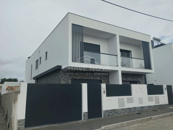 Moradia T3 em Fernão Ferro