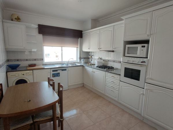 Apartamento para arrendar ao ano