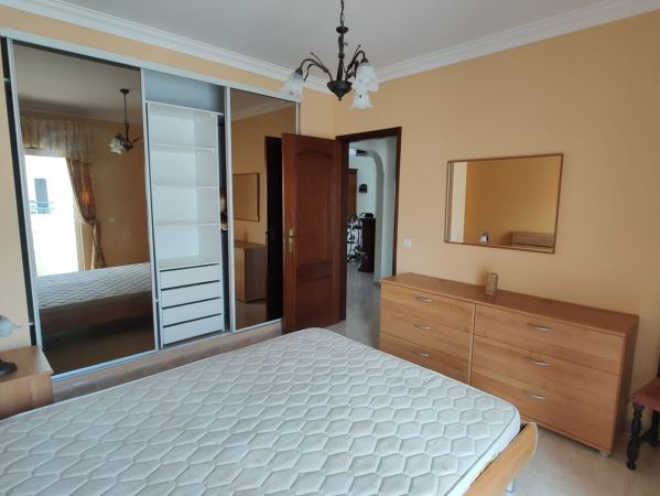 Apartamento para arrendar ao ano