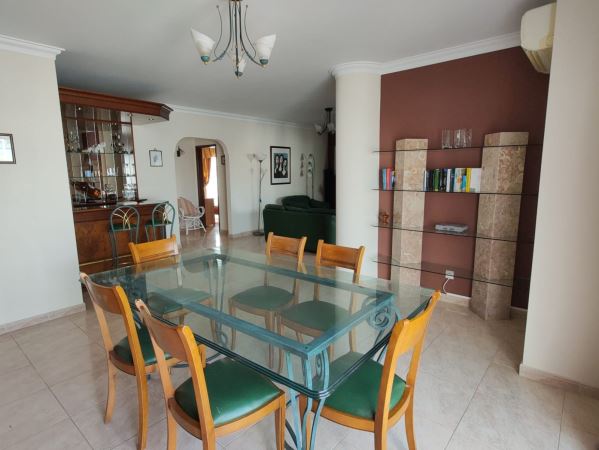 Apartamento para arrendar ao ano