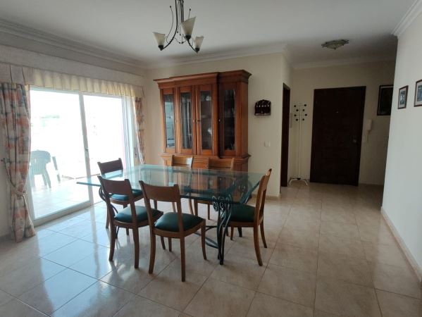 Apartamento para arrendar ao ano