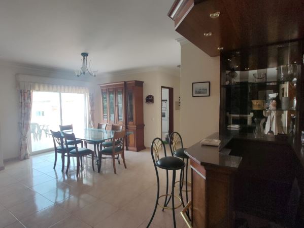 Apartamento para arrendar ao ano
