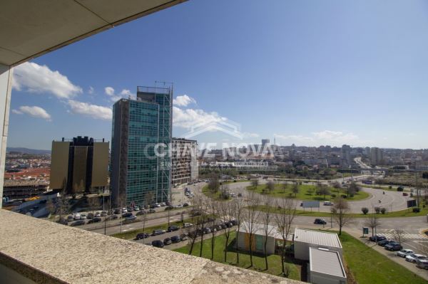 Apartamento T2 na VL8, construção Teixeira Duarte 