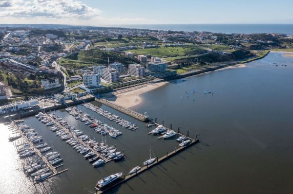 Apartamento T3 com varanda e jardim