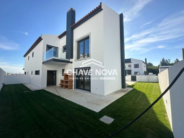 Moradia T4 em Silveira - Torres Vedras