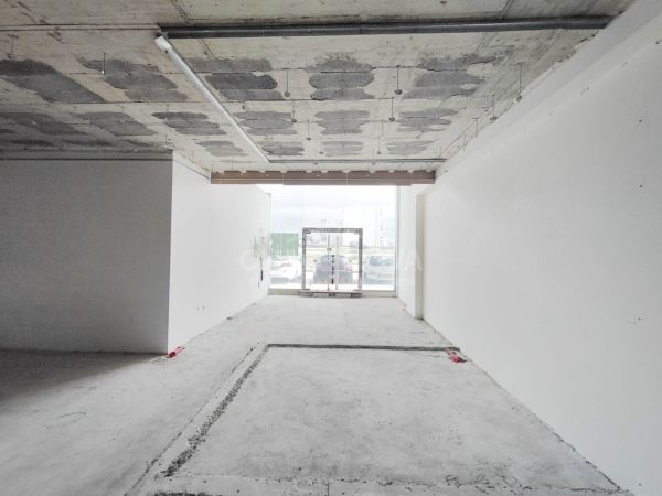 Loja para arrendamento, na Forca, no Edifício Mirador