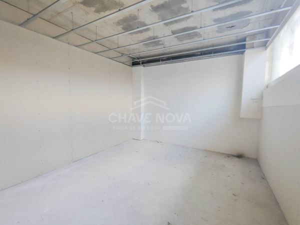 Loja para arrendamento, na Forca, no Edifício Mirador
