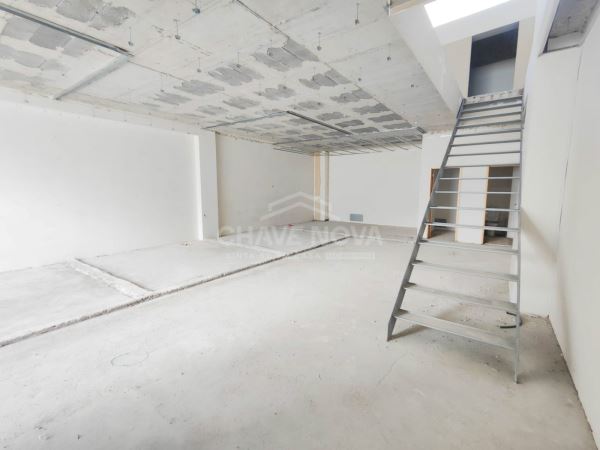 Loja para arrendamento, na Forca, no Edifício Mirador