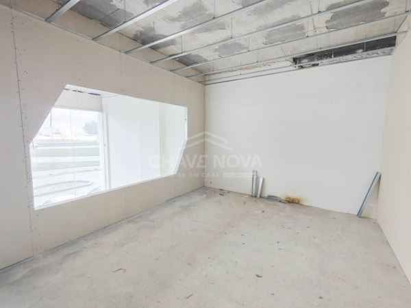 Loja para arrendamento, na Forca, no Edifício Mirador