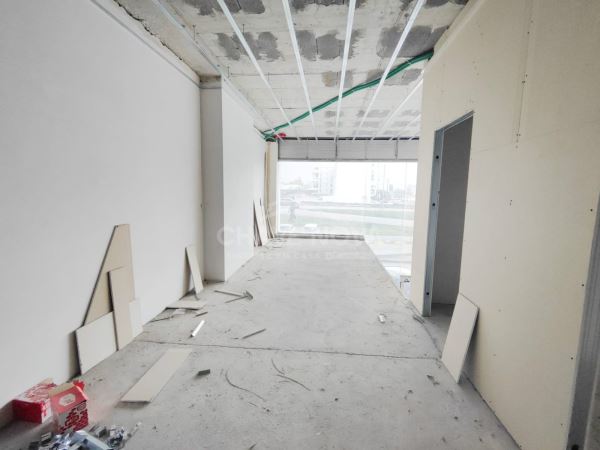 Loja para arrendamento, na Forca, no Edifício Mirador