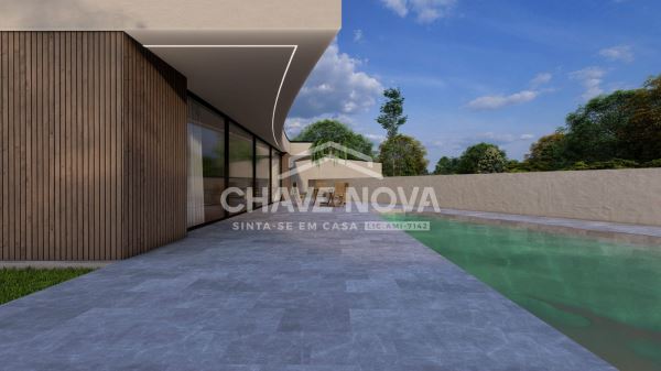 Moradia T4 Térrea Isolada com piscina no centro de Santa Maria da Feira