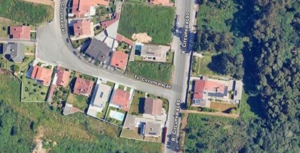 Moradia T4 Isolada com piscina em Santa Maria da Feira