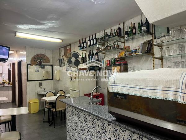 Prédio completo na Rua Escura 