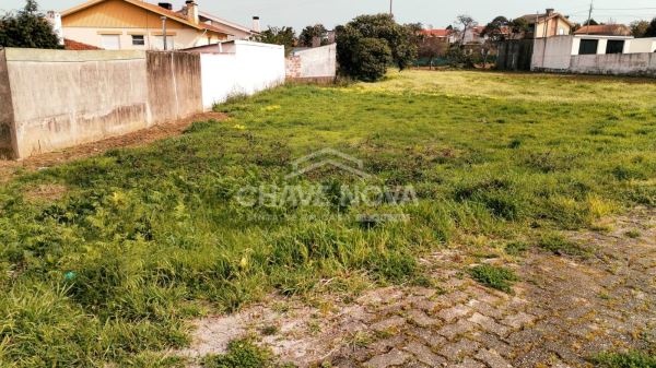 Terreno de 400m2 para construção de Moradia de 2 andares, em Grijó (Póvoa de Baixo)!