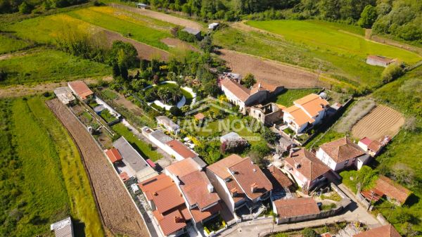 Moradia T3 para reconstrução em Argoncilhe 