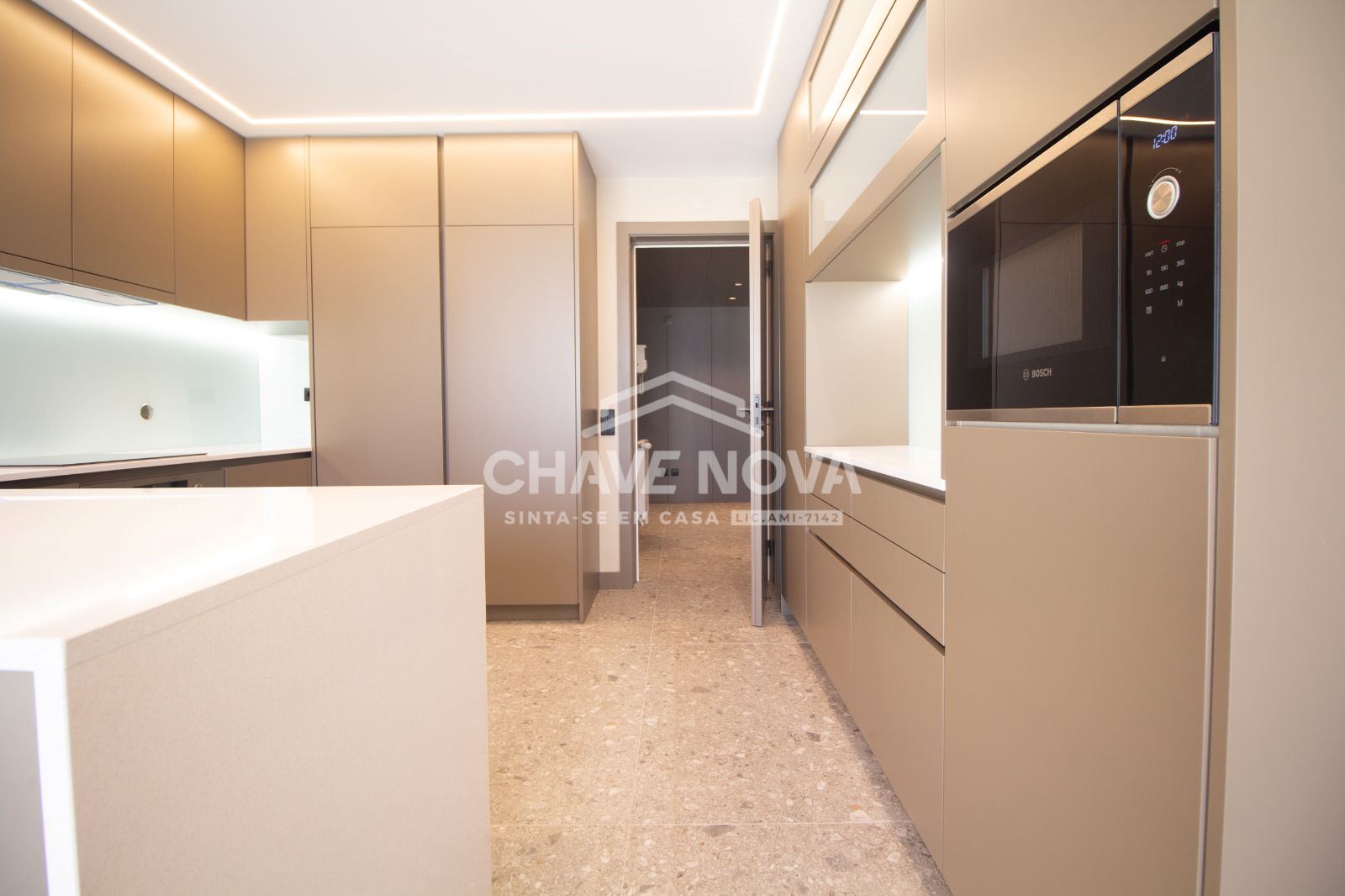 T4 Duplex - Nascente/Sul/Poente - terraço 80m2, garagem 2 carros - Bessa Leite - Porto