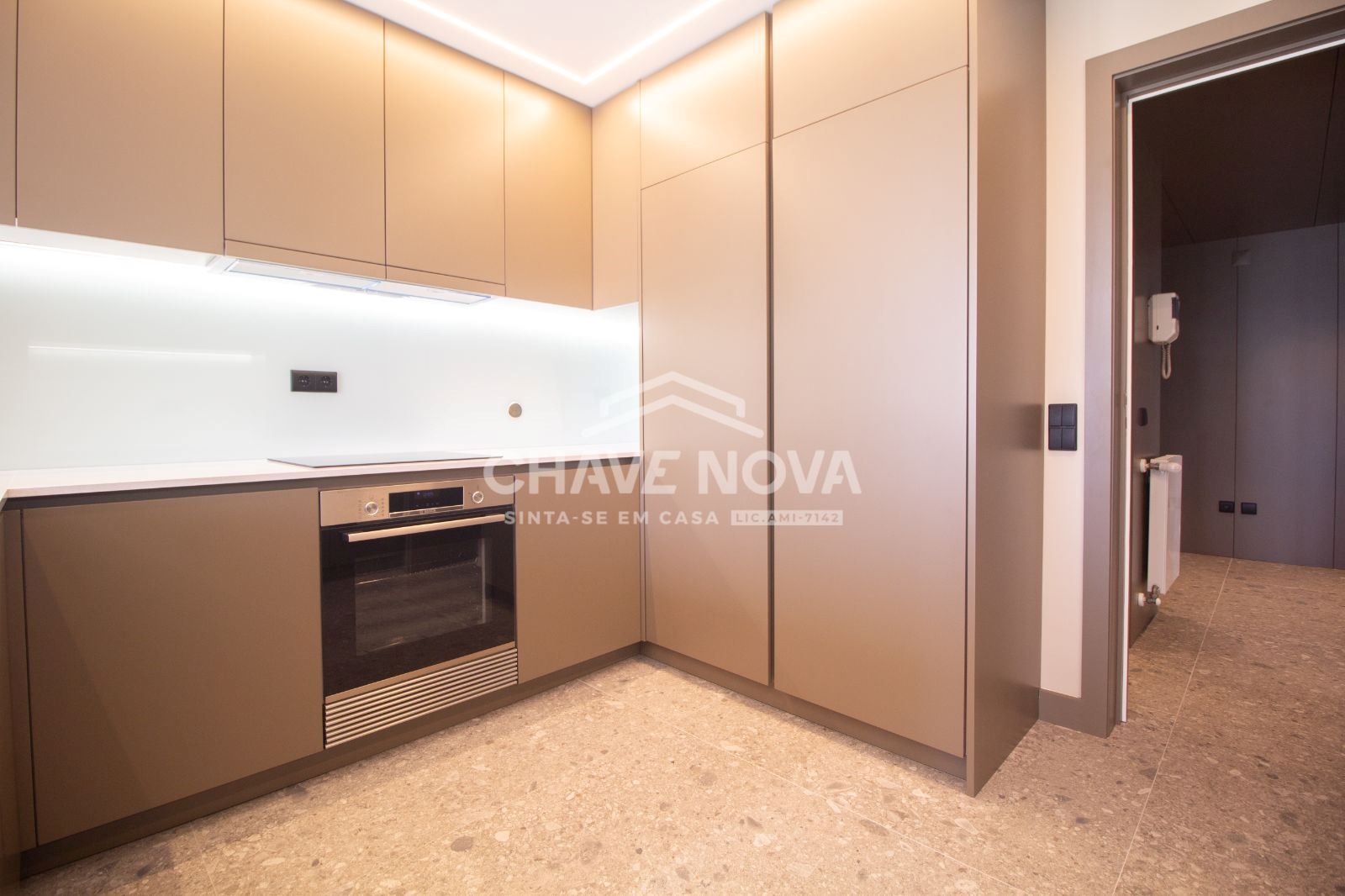 T4 Duplex - Nascente/Sul/Poente - terraço 80m2, garagem 2 carros - Bessa Leite - Porto