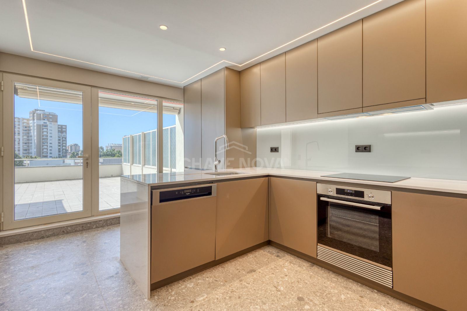 T4 Duplex - Nascente/Sul/Poente - terraço 80m2, garagem 2 carros - Bessa Leite - Porto