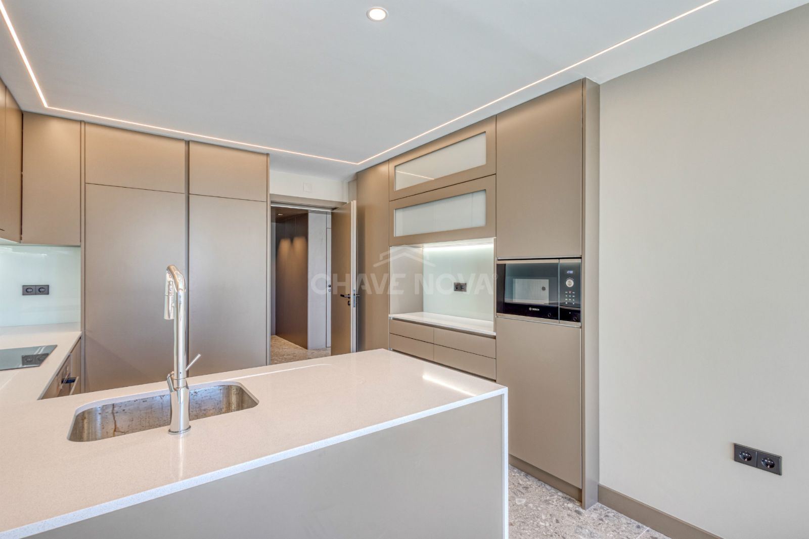 T4 Duplex - Nascente/Sul/Poente - terraço 80m2, garagem 2 carros - Bessa Leite - Porto