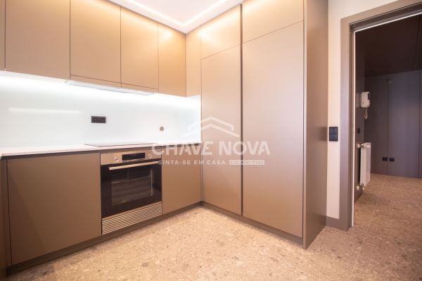 T4 Duplex - Nascente/Sul/Poente - terraço 80m2, garagem 2 carros - Bessa Leite - Porto