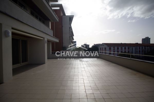 T4 Duplex - Nascente/Sul/Poente - terraço 80m2, garagem 2 carros - Bessa Leite - Porto