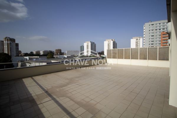 T4 Duplex - Nascente/Sul/Poente - terraço 80m2, garagem 2 carros - Bessa Leite - Porto