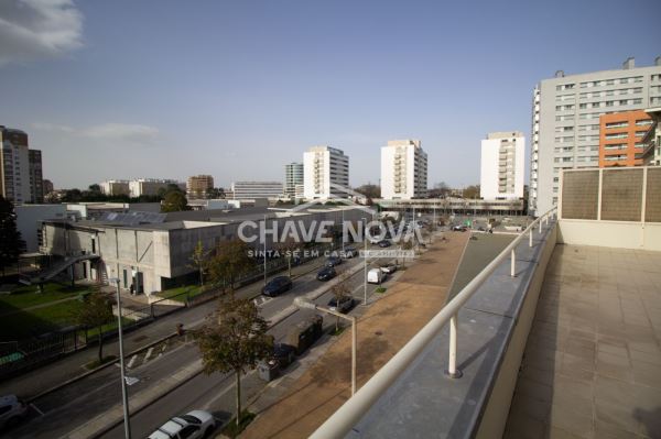 T4 Duplex - Nascente/Sul/Poente - terraço 80m2, garagem 2 carros - Bessa Leite - Porto