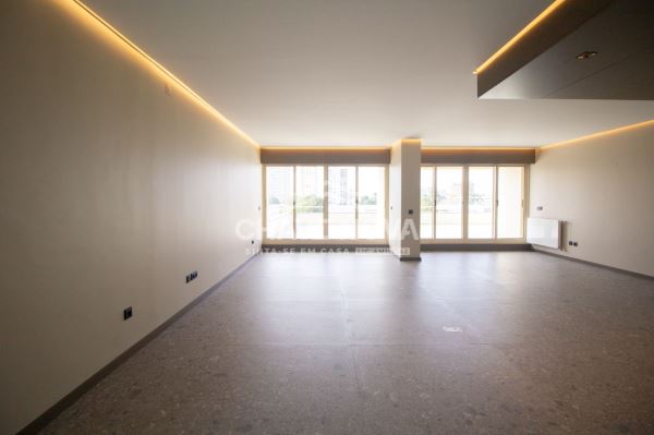 T4 Duplex - Nascente/Sul/Poente - terraço 80m2, garagem 2 carros - Bessa Leite - Porto
