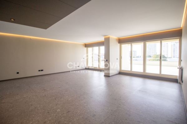 T4 Duplex - Nascente/Sul/Poente - terraço 80m2, garagem 2 carros - Bessa Leite - Porto