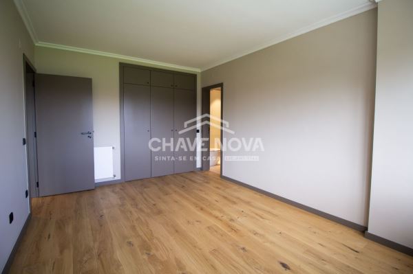 T4 Duplex - Nascente/Sul/Poente - terraço 80m2, garagem 2 carros - Bessa Leite - Porto