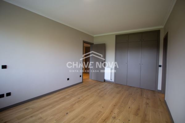 T4 Duplex - Nascente/Sul/Poente - terraço 80m2, garagem 2 carros - Bessa Leite - Porto