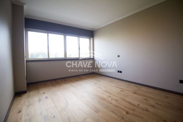 T4 Duplex - Nascente/Sul/Poente - terraço 80m2, garagem 2 carros - Bessa Leite - Porto