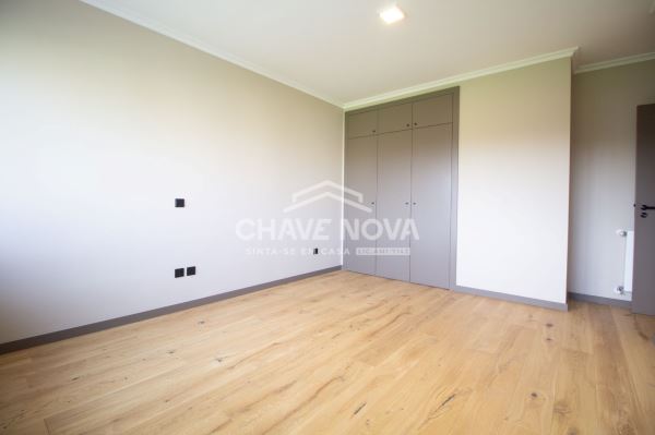T4 Duplex - Nascente/Sul/Poente - terraço 80m2, garagem 2 carros - Bessa Leite - Porto