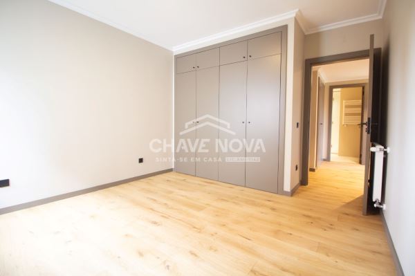 T4 Duplex - Nascente/Sul/Poente - terraço 80m2, garagem 2 carros - Bessa Leite - Porto