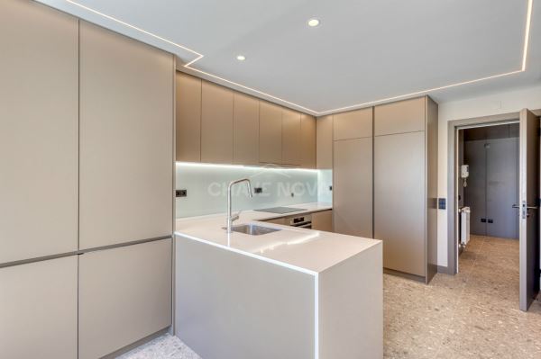 T4 Duplex - Nascente/Sul/Poente - terraço 80m2, garagem 2 carros - Bessa Leite - Porto