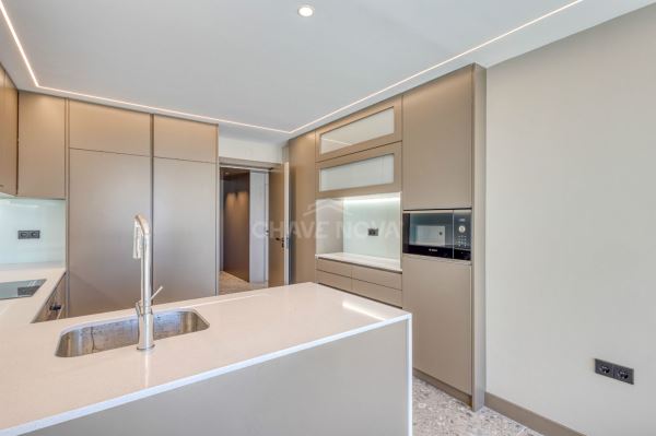 T4 Duplex - Nascente/Sul/Poente - terraço 80m2, garagem 2 carros - Bessa Leite - Porto