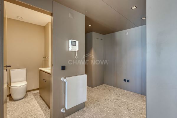 T4 Duplex - Nascente/Sul/Poente - terraço 80m2, garagem 2 carros - Bessa Leite - Porto