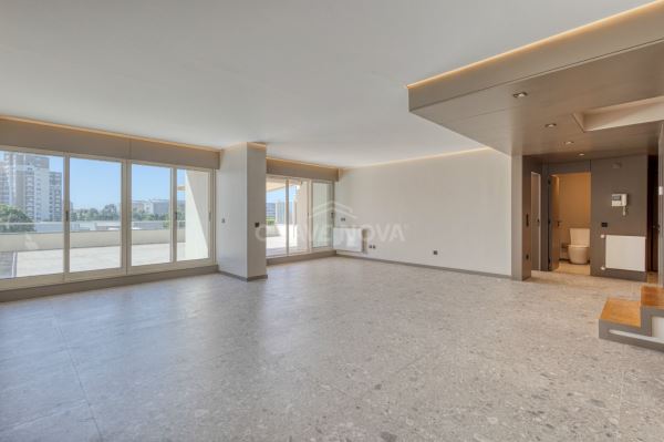 T4 Duplex - Nascente/Sul/Poente - terraço 80m2, garagem 2 carros - Bessa Leite - Porto