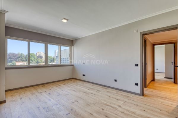 T4 Duplex - Nascente/Sul/Poente - terraço 80m2, garagem 2 carros - Bessa Leite - Porto