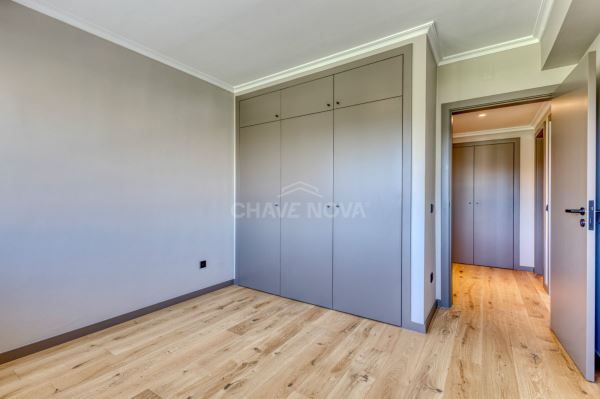 T4 Duplex - Nascente/Sul/Poente - terraço 80m2, garagem 2 carros - Bessa Leite - Porto
