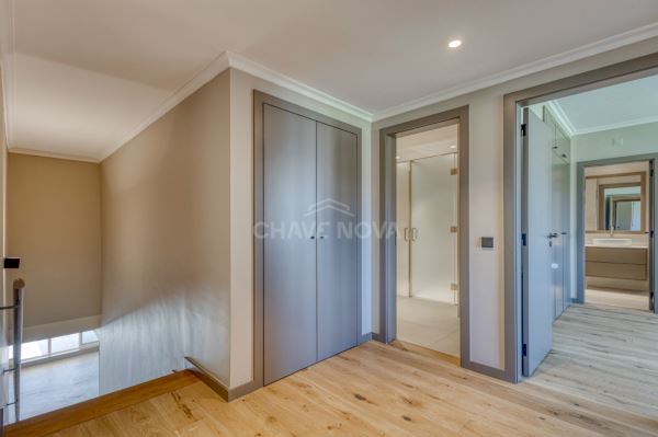 T4 Duplex - Nascente/Sul/Poente - terraço 80m2, garagem 2 carros - Bessa Leite - Porto