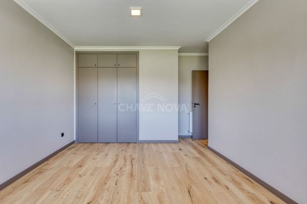 T4 Duplex - Nascente/Sul/Poente - terraço 80m2, garagem 2 carros - Bessa Leite - Porto