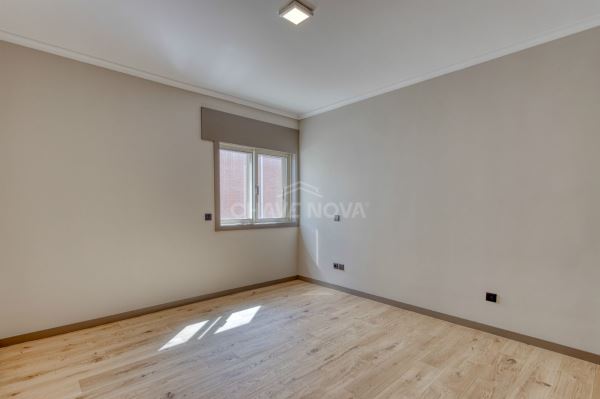 T4 Duplex - Nascente/Sul/Poente - terraço 80m2, garagem 2 carros - Bessa Leite - Porto