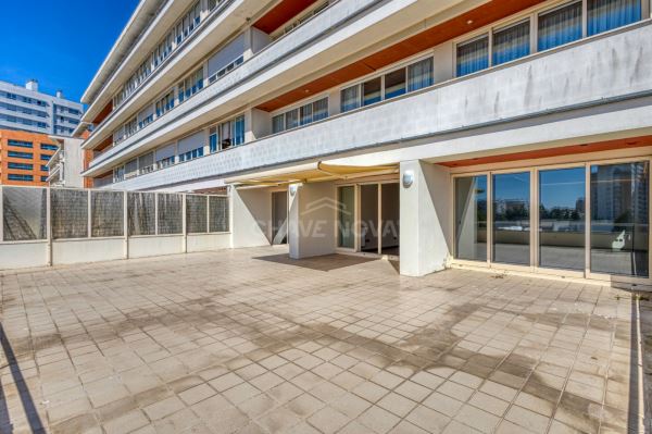 T4 Duplex - Nascente/Sul/Poente - terraço 80m2, garagem 2 carros - Bessa Leite - Porto